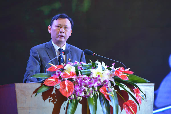 何黎明会长致辞.jpg